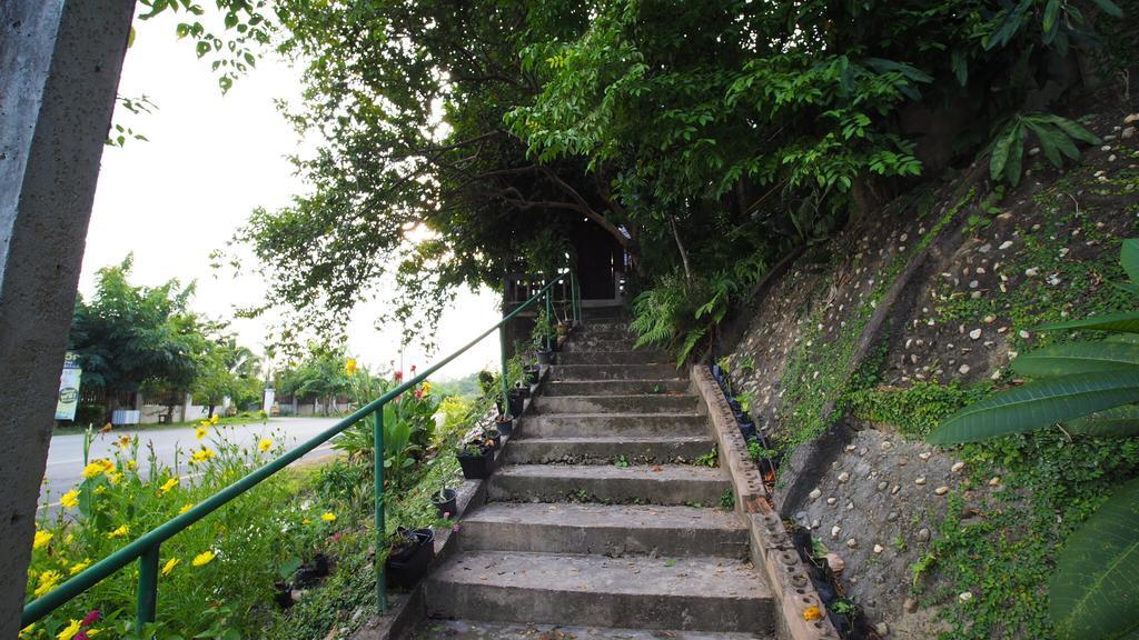 Pround Nan Cottage Экстерьер фото